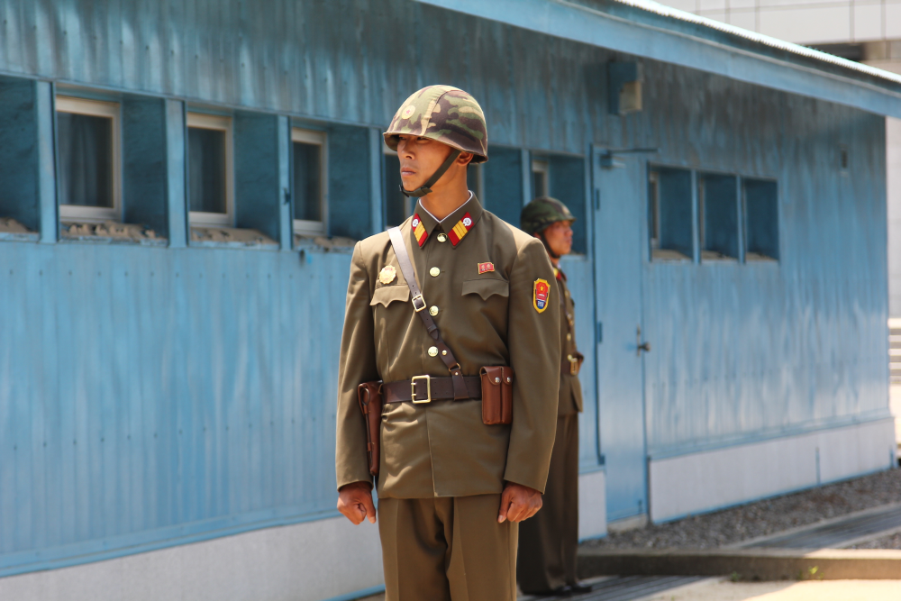 Ein nordkoreanischer Soldaten an der Grenze zu Südkorea